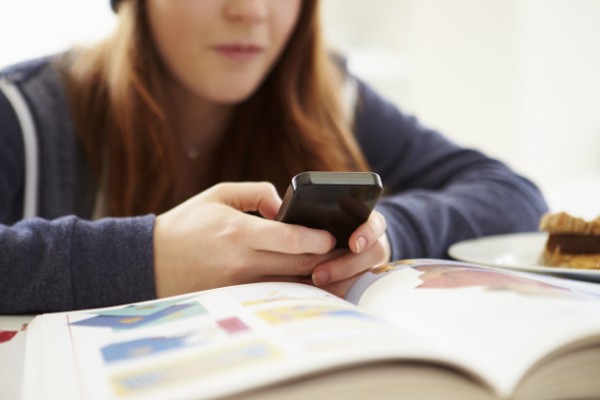 a-level-revision-2-600x400 5 ways smart phones are costing us more than money